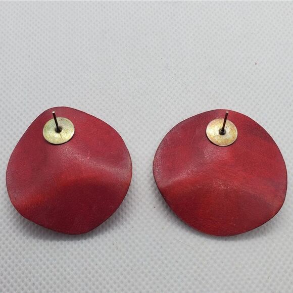 Vintage Red Wooden Earrings - Picture 3 of 3